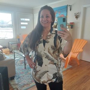 Men's 100% Silk Hilo Hattie Hawaiian Aloha Shirt with Leaf Motif Super Soft!